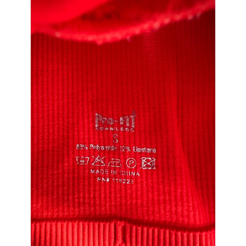 Pro‎ Fit Seamless Ribbed Racerback Cropped Tank Top - Red - Picture 3 of 3